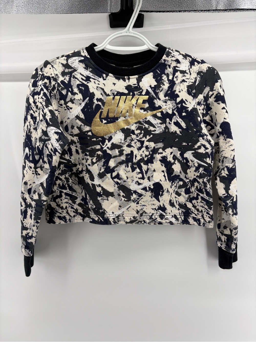 Nike Girls Youth Medium Cropped Sweatshirt Gold Logo Black White Crewneck